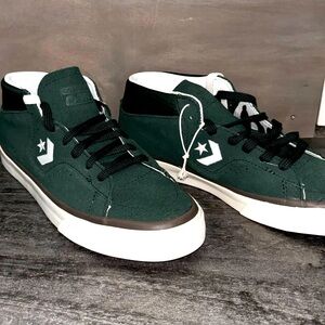 NWT Louie Lopez pro skate shoe. Mid top. Suede emerald women’s 9 men’s 7.5